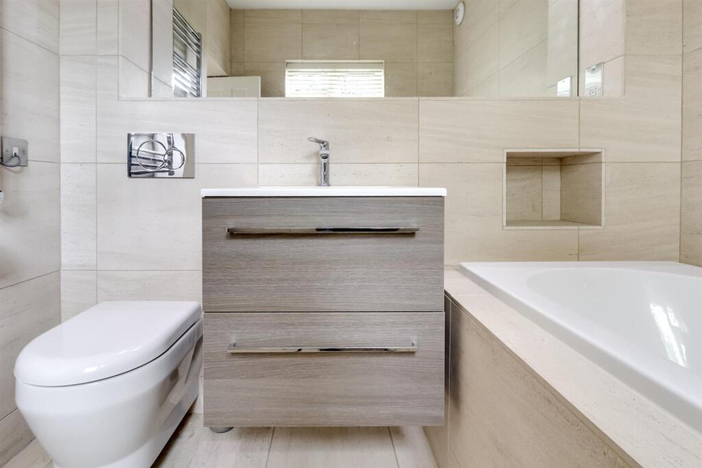 Ensuite (3).jpg