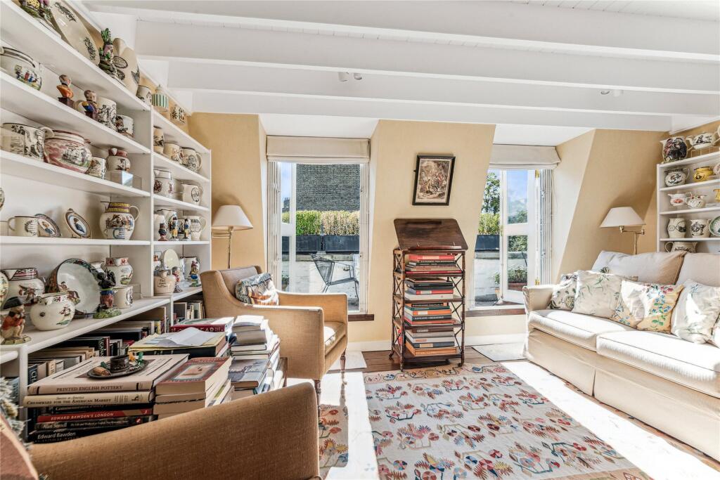 Top Floor Recep/Bed