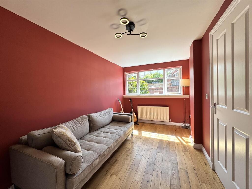 Dining Room/Bedroom 5
