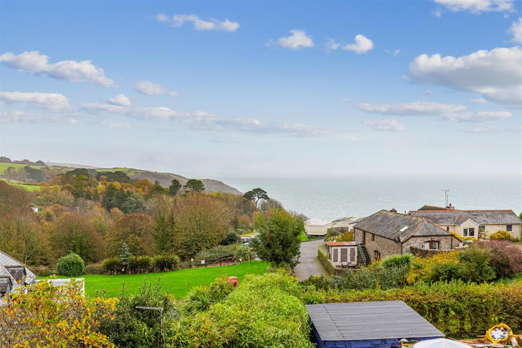 A07 - 6 Endsleigh Court, Stoke Fleming - 251111.jp