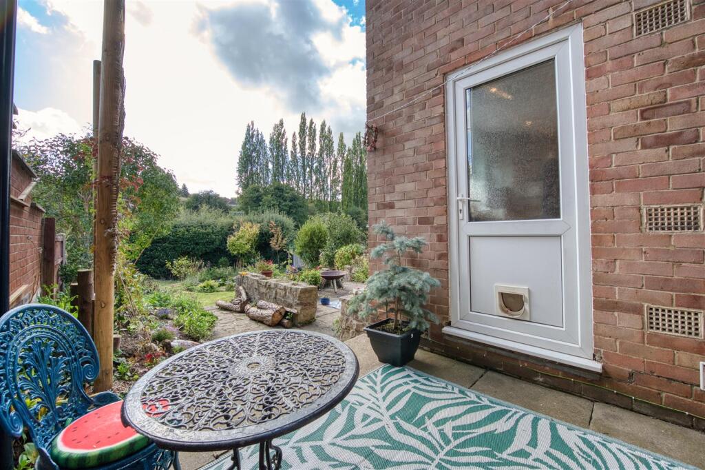 Outdoor patio to garden.jpg