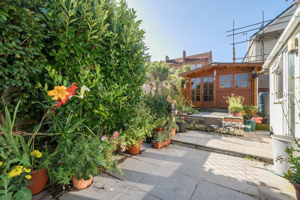 1328897-12-6880bbc0b05f1