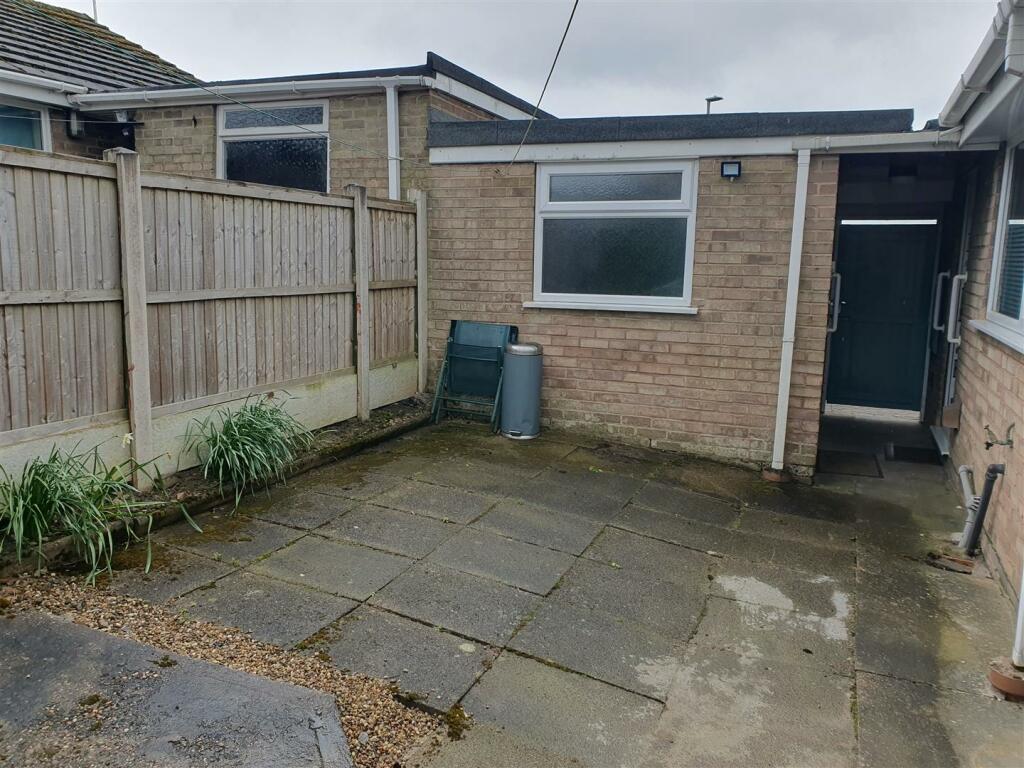 ADDITIONAL OUTSIDE PHOTOS