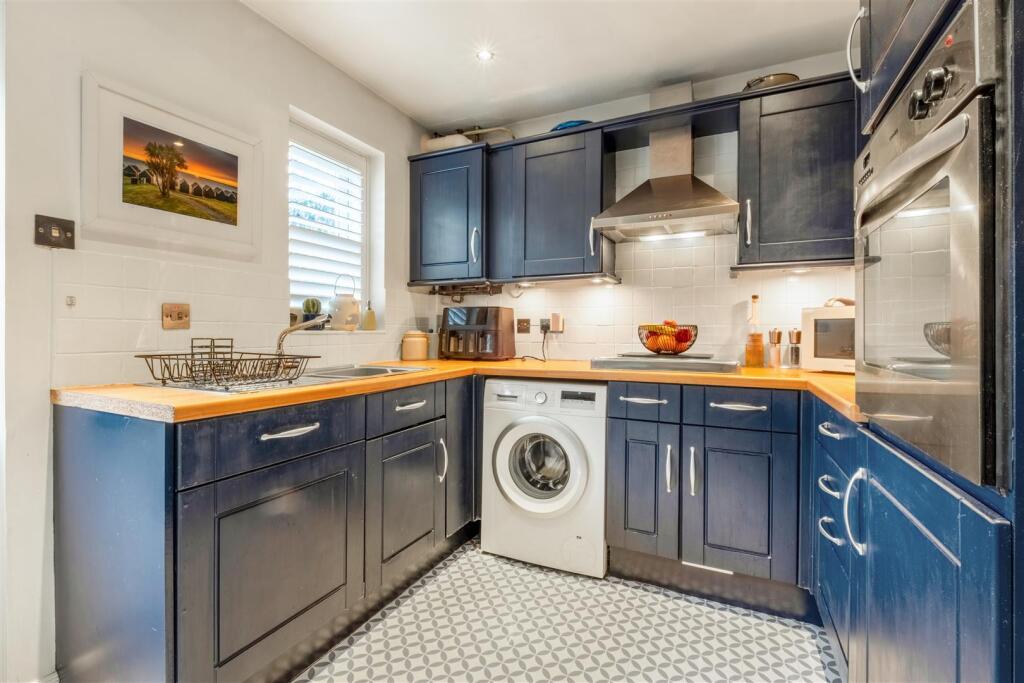 9 Blackthorn Close_3.jpg