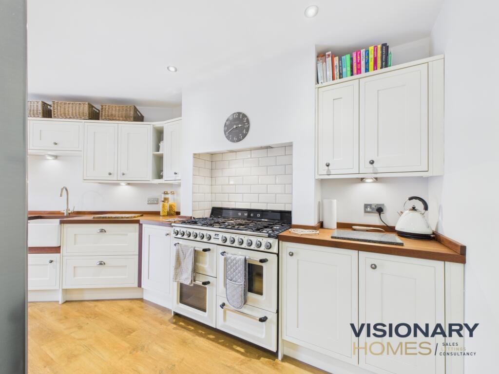 CAM03522G0-PR0220-STILL017