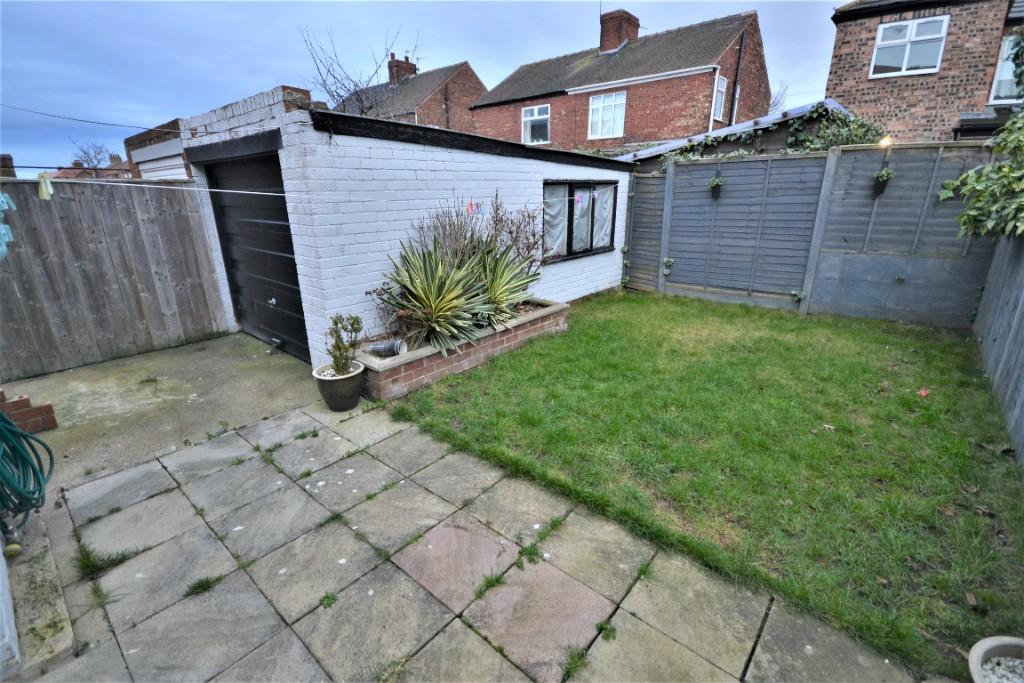 ENCLOSED REAR GARDEN