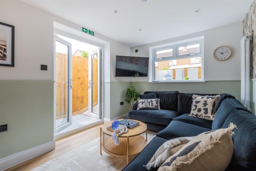 24 Kitchen Diner-6.jpg