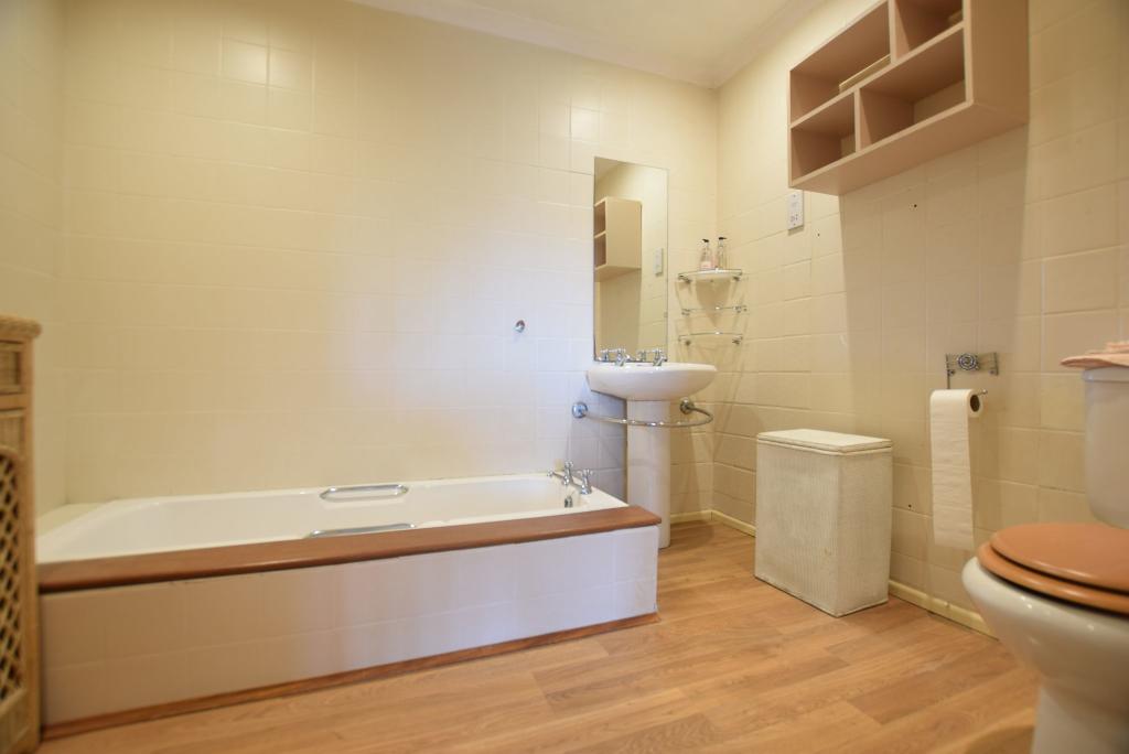 EN SUITE BATHROOM