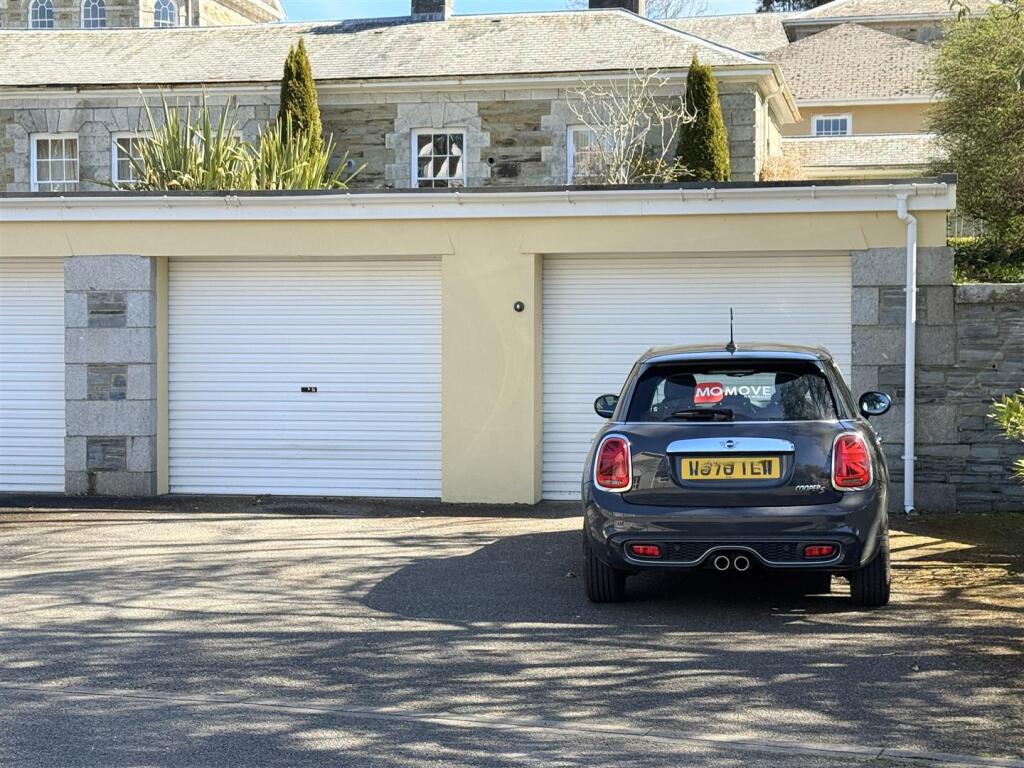Double Garage/Parking
