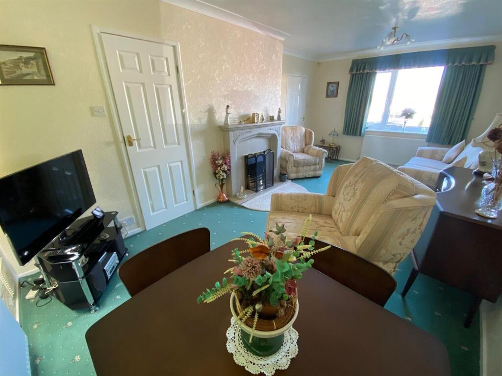 lounge diner other.jpg