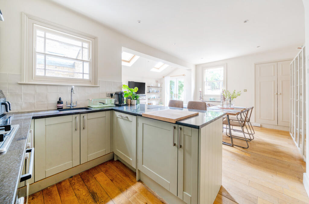 1298270-10-6836f0...