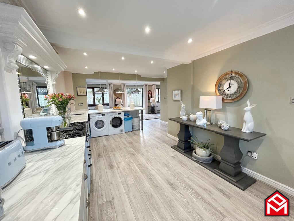 Open Plan Kitchen/ Dining/ Living