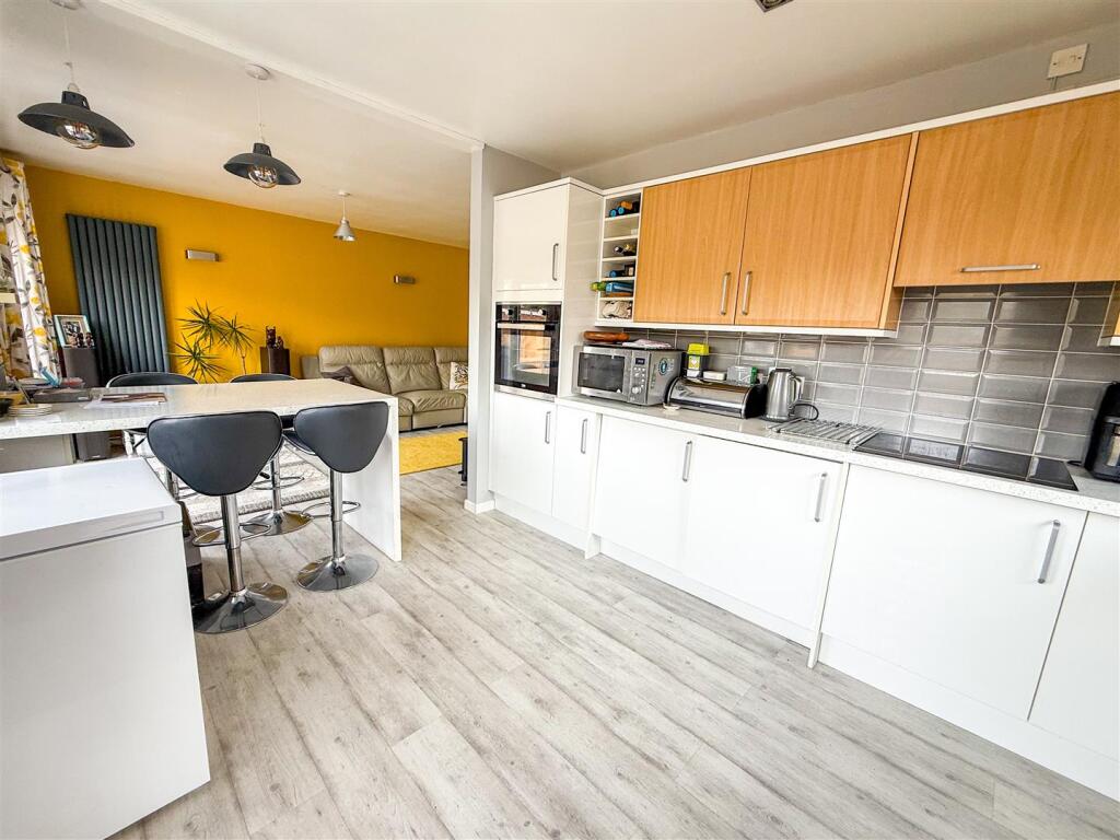 ALTERNATE VIEW OF KITCHEN