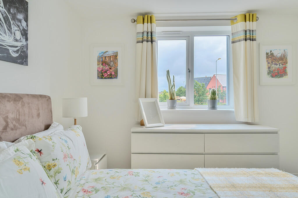 1304359-20-683f3c...