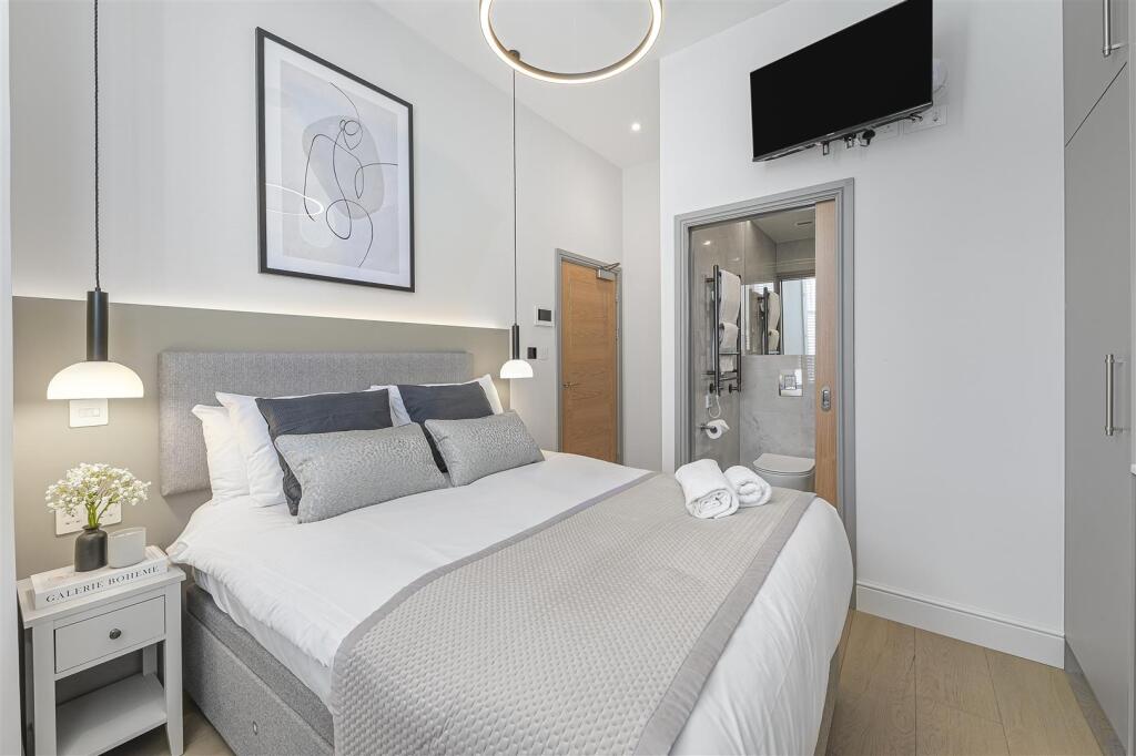 One Stay - Studio 7 - Bedroom - Image 8.jpg