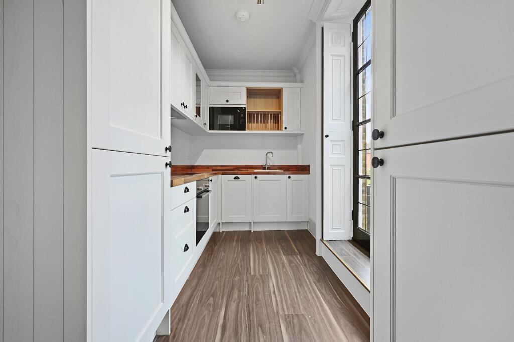 11-30d880229 VM FLAT 3 OLD FROGNAL COURT NW3 7D...