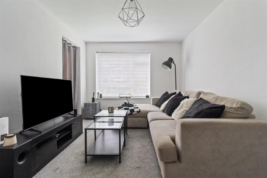 2 Helen Court-007.jpg