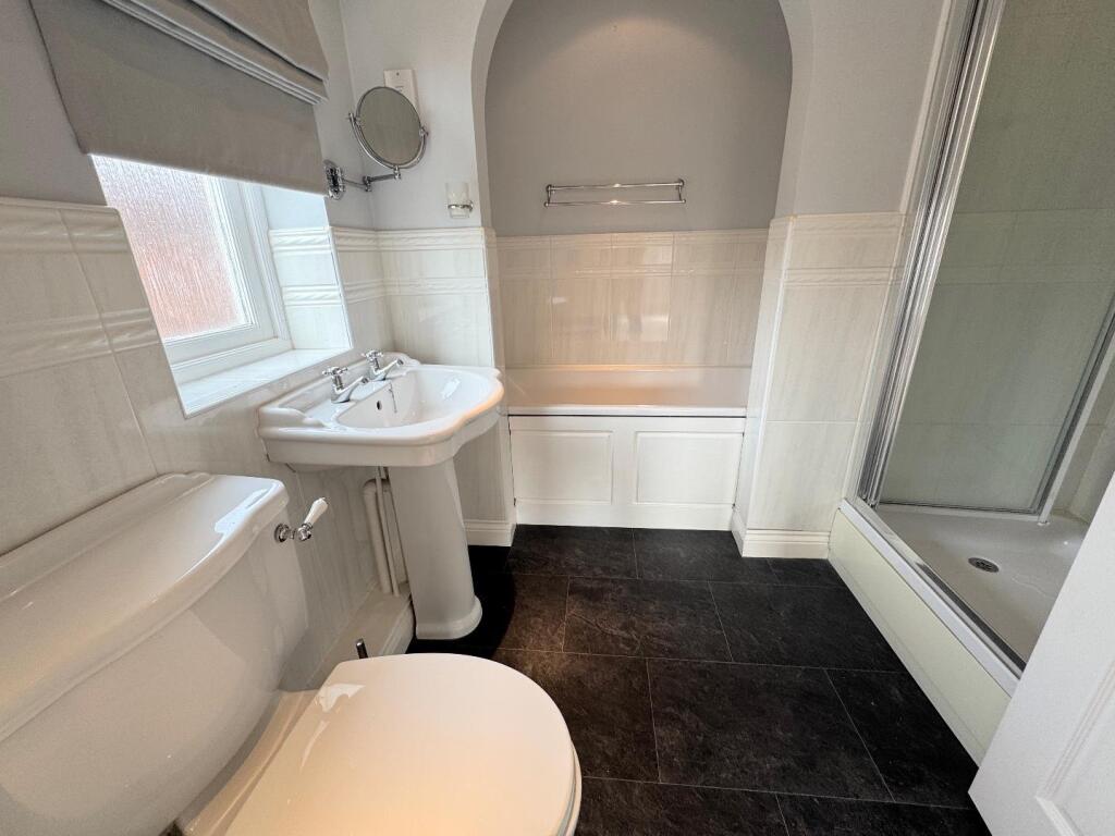 EN SUITE
