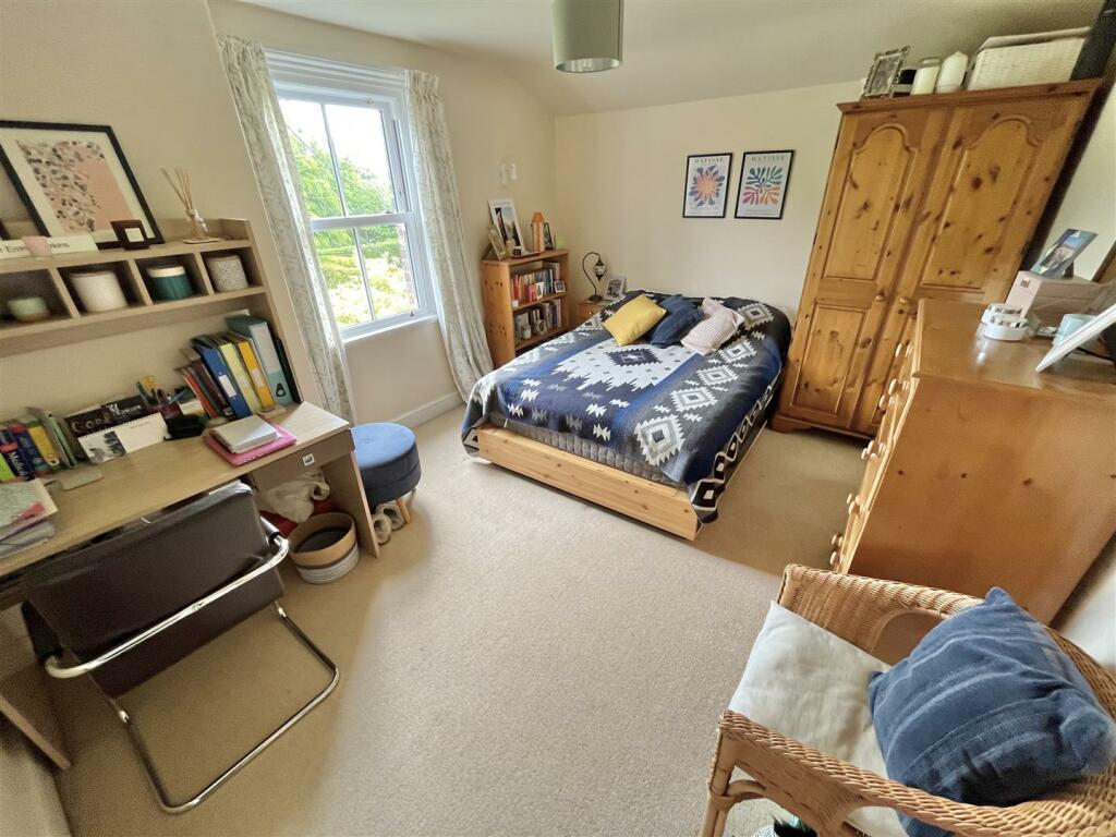 Bedroom 6.jpg