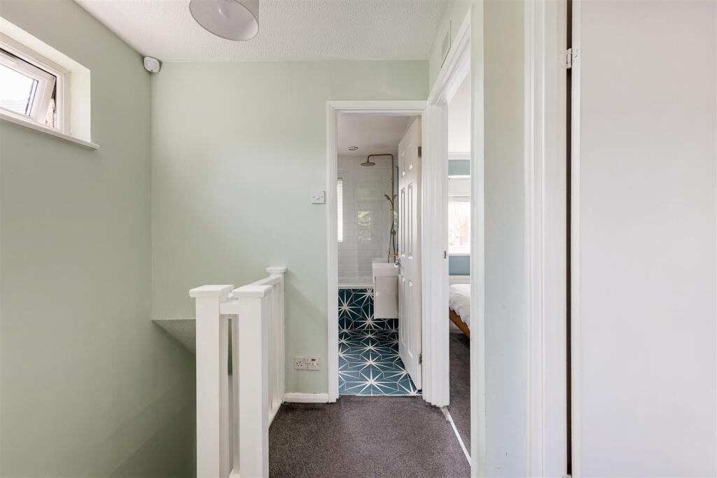 Hookstone Way, IG8