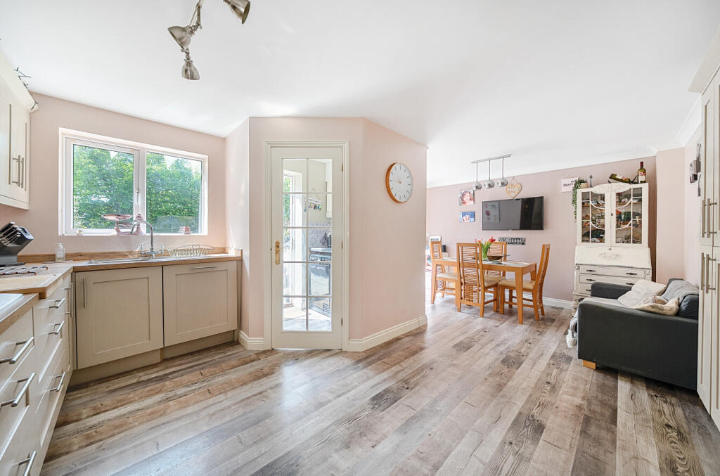 1303211-23-683d7f...