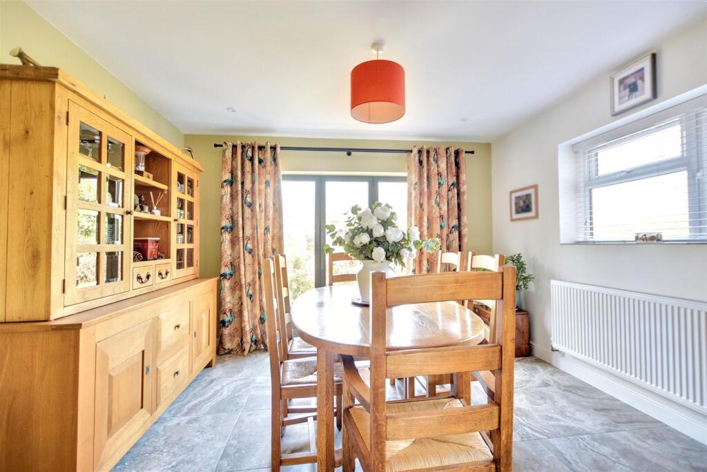 Dining Room_1.jpeg