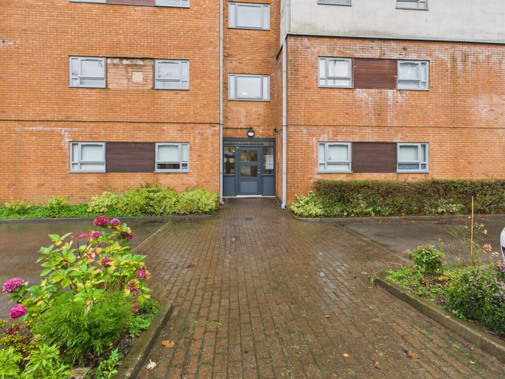 CAM03729G0-PR0176-STILL012