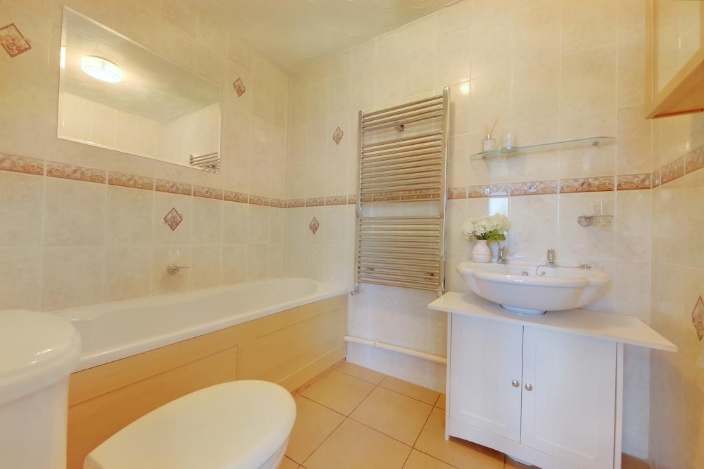 En-Suite Bathroom.jpg