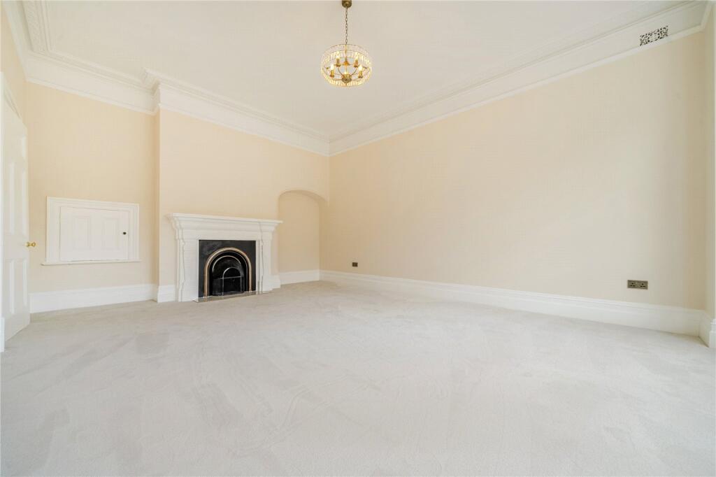 Reception/Bedroom