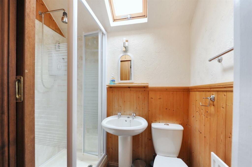 Third Floor Bathroom.JPG