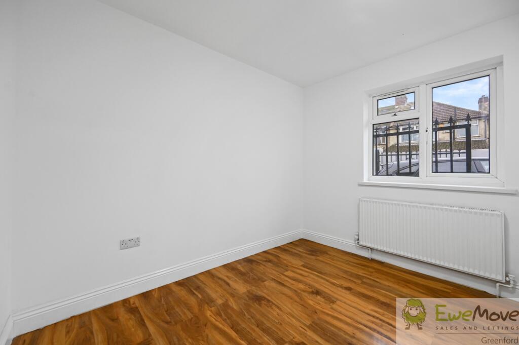 RCEWEMOVE- 153A sutton lane- bedroom C6 (1)