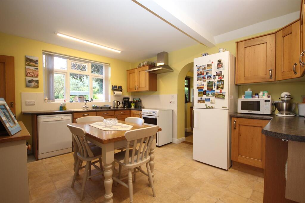 KITCHEN/BREAKFAST ROOM