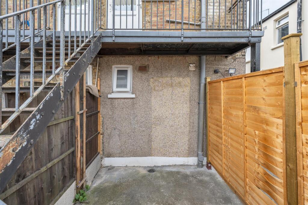 Green Street E7