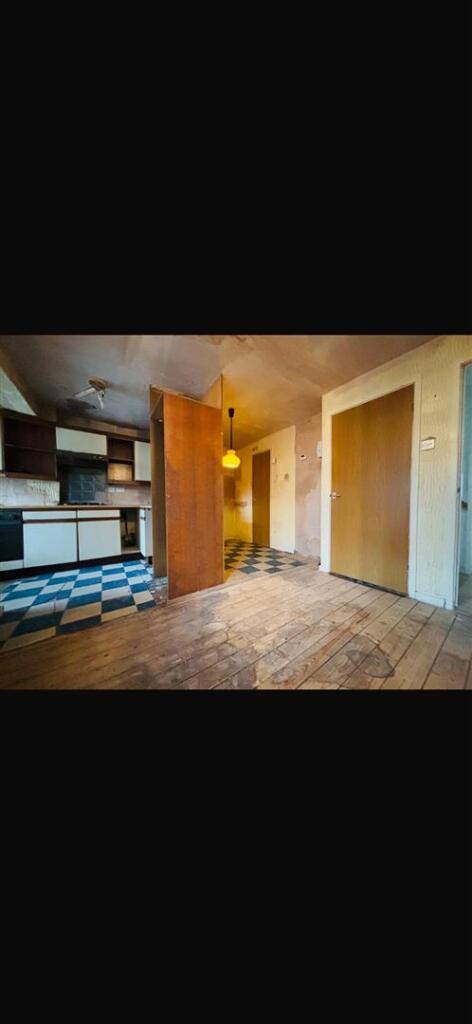 Fitted Dining Kitchen: