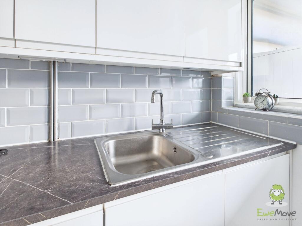 CAM01543G0-PR0164-STILL015