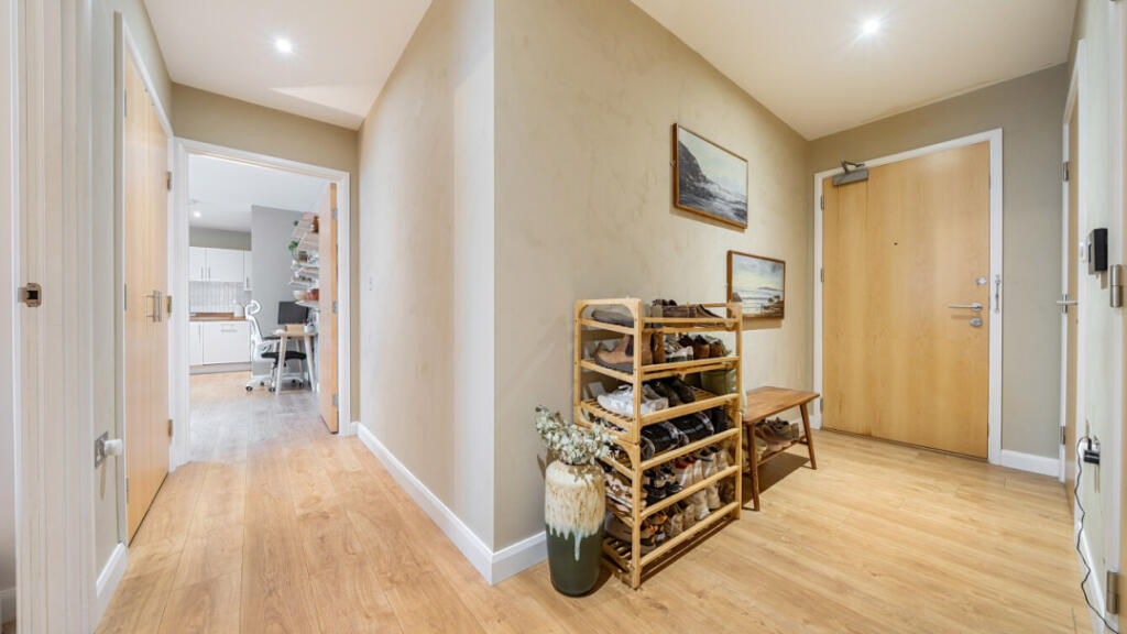 27 Chandlers Avenue, London, SE10 0SN