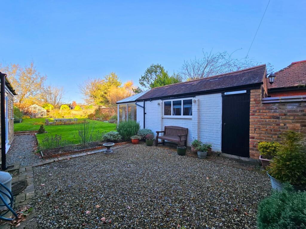 d04ef09b-b90a-4ad2-81bb-3ffbe6d4389c