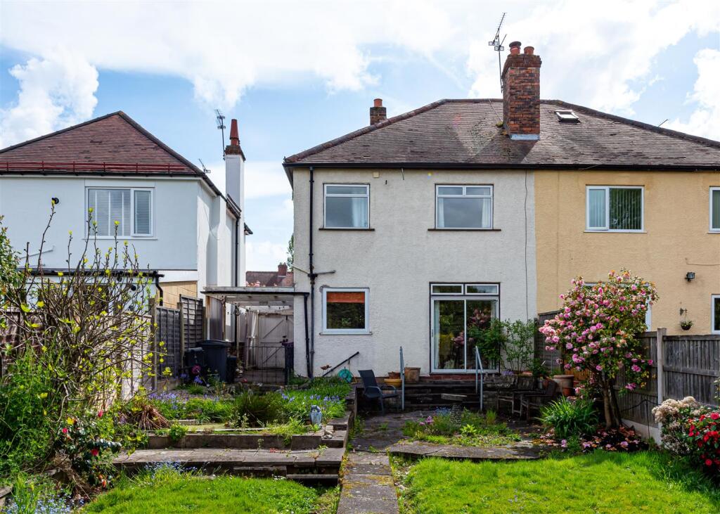 36 Oxbarn Avenue-garden3.jpg