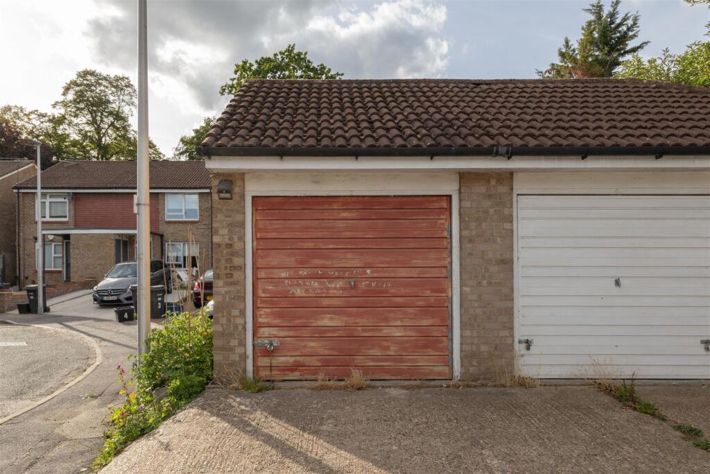 Fosters Close, E18