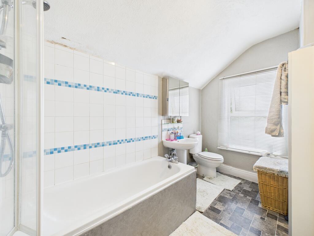 CAM04825G0-PR0165-STILL009