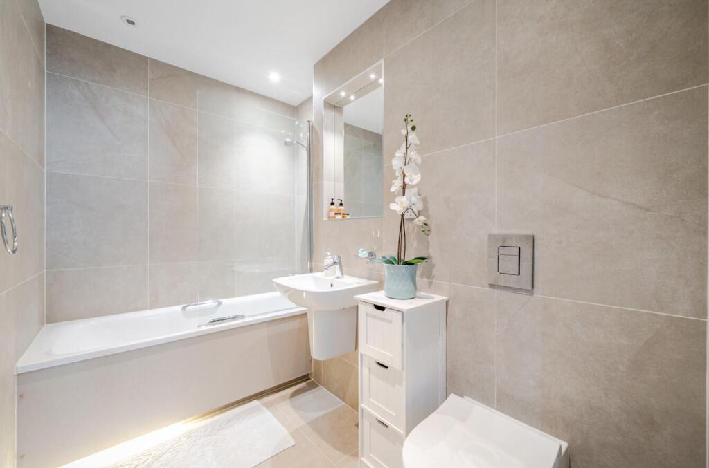 Davidson Frost-Wellings, DFW, Buckingham House Eas