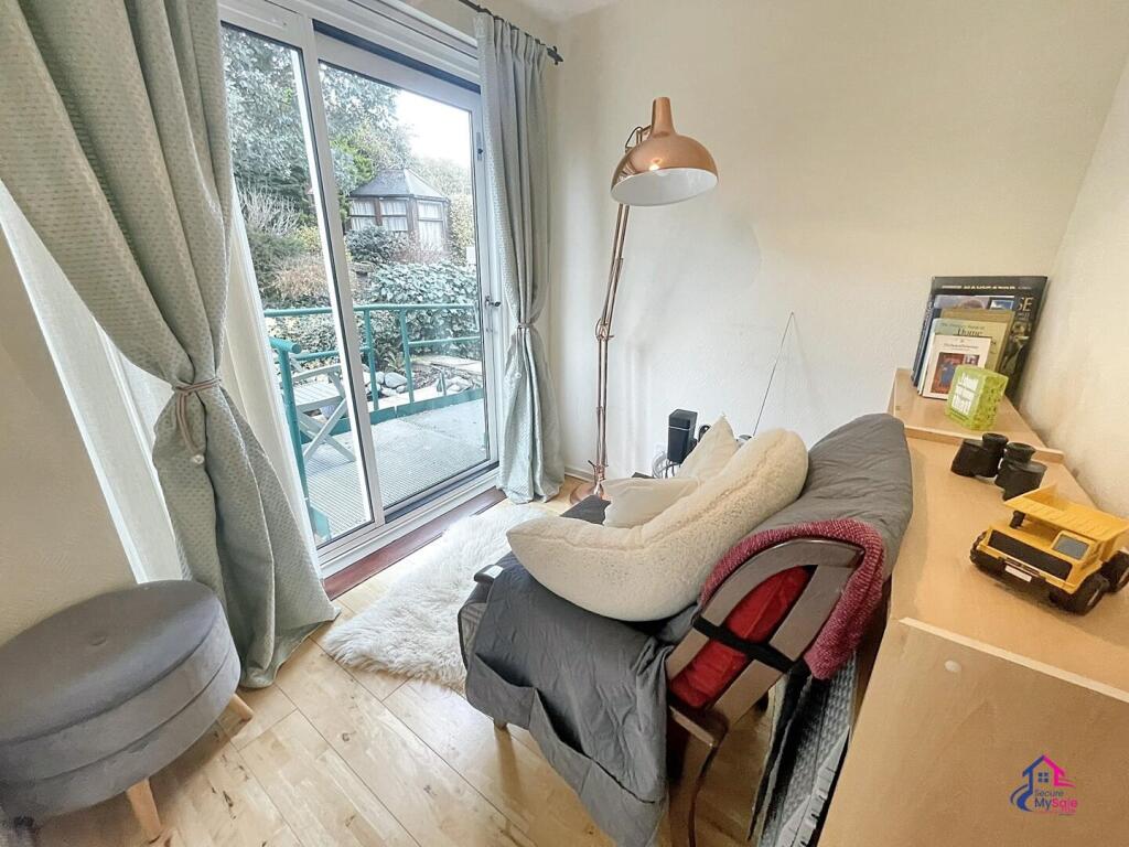 Bedroom/ Reading Room