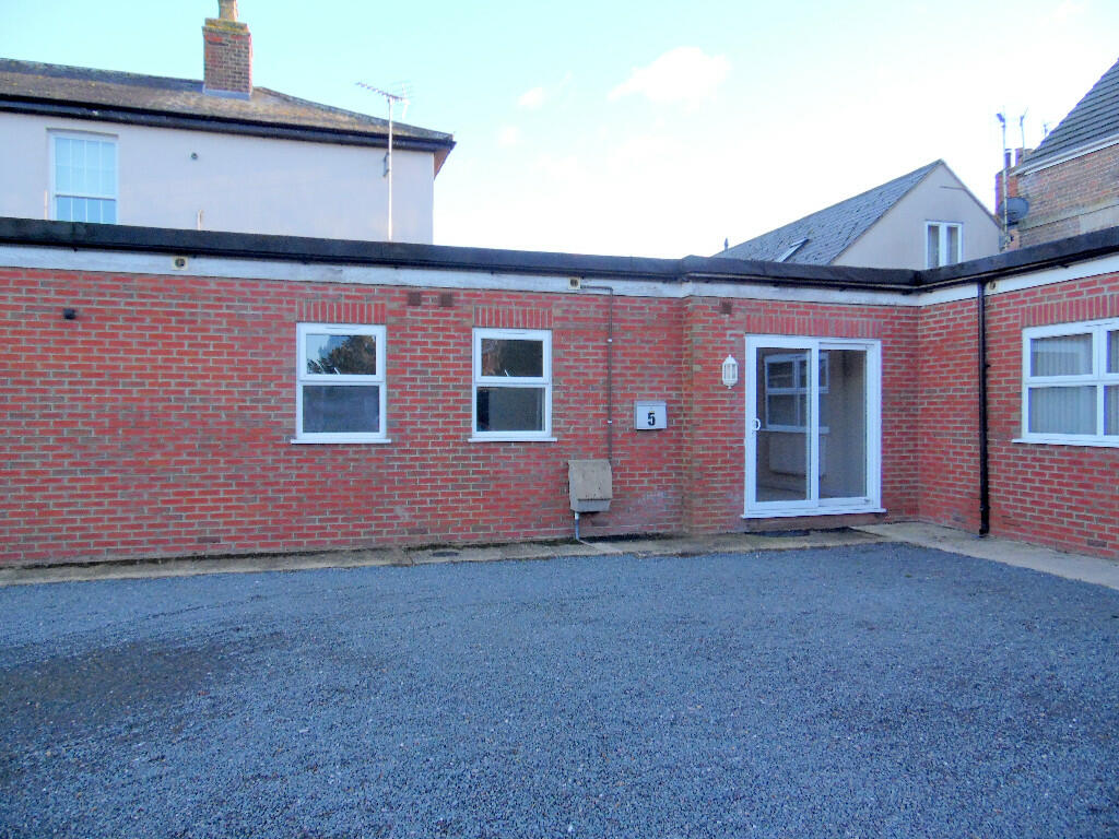 EXTERIOR &amp; PARKING