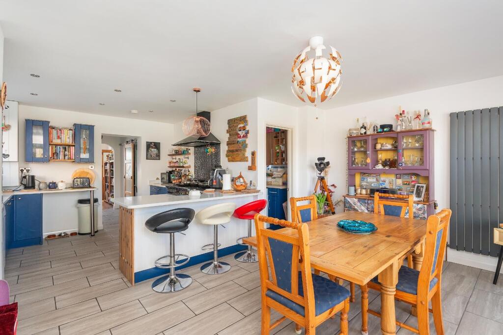 0B2TRCS - KitchenDiner D.jpg