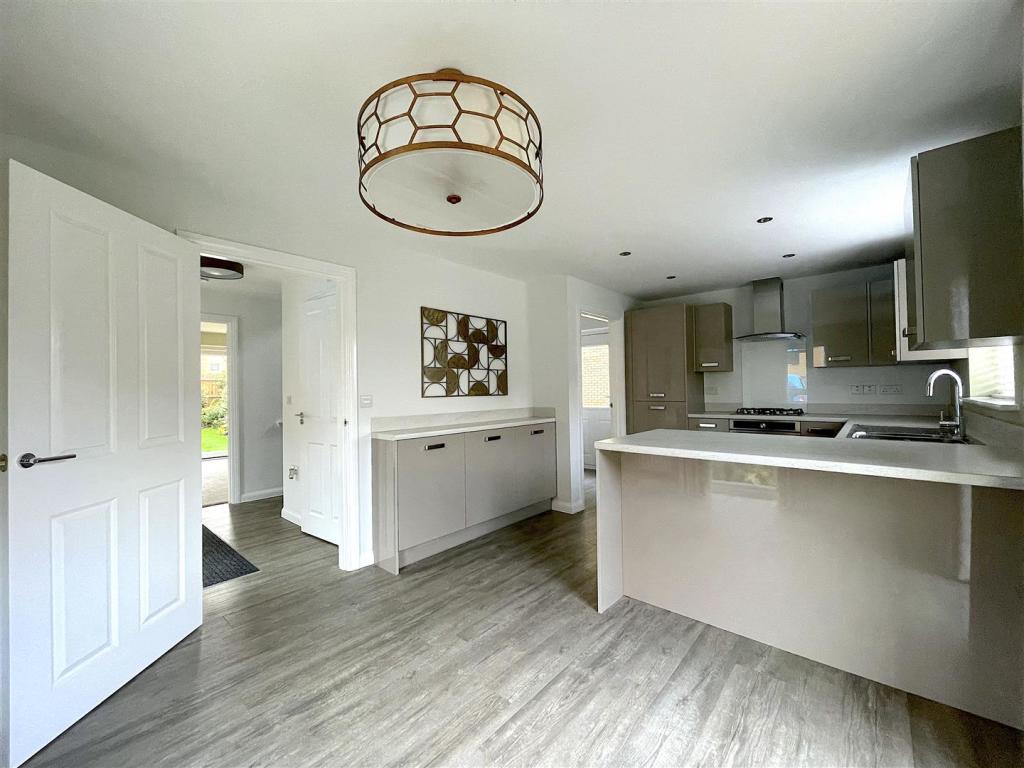 Kitchen:Dining Room (2).jpeg
