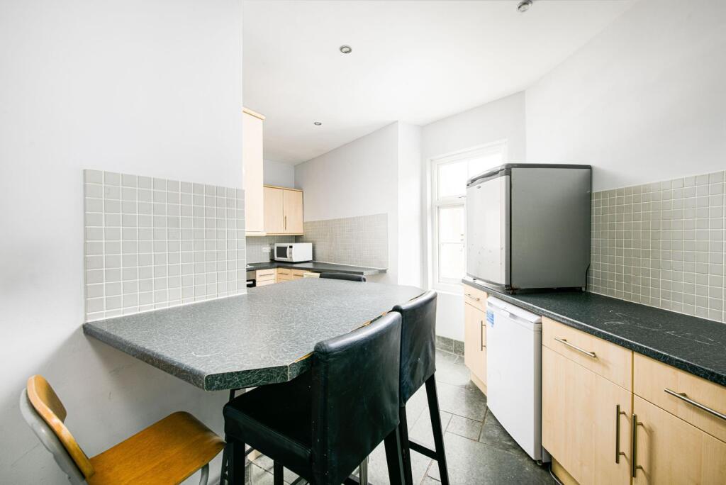 Kitchen_2.jpg