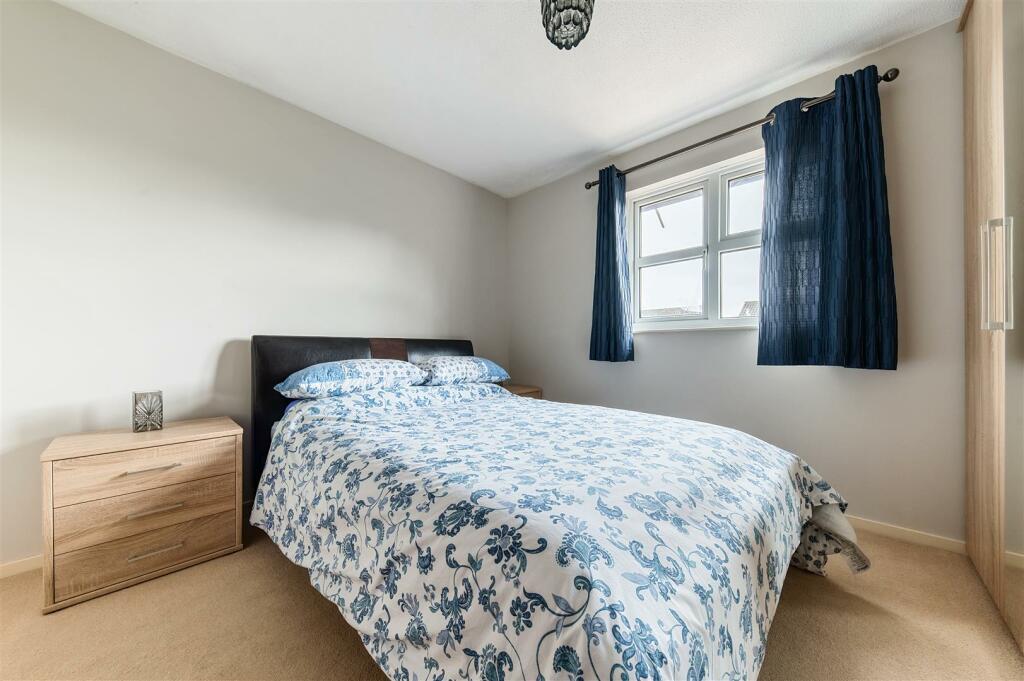 Sidehill Drive BN41 (10).jpg