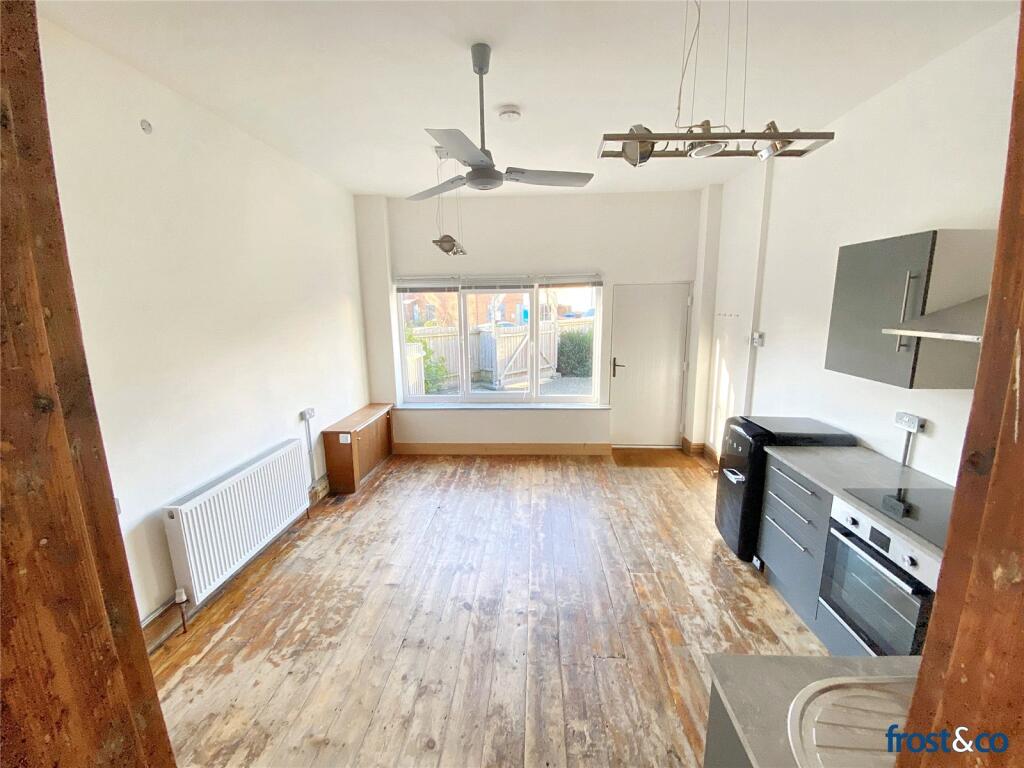 Lounge/Kitchen