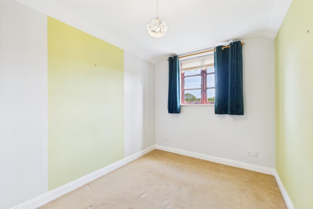 CAM04201G0-PR0080-STILL027