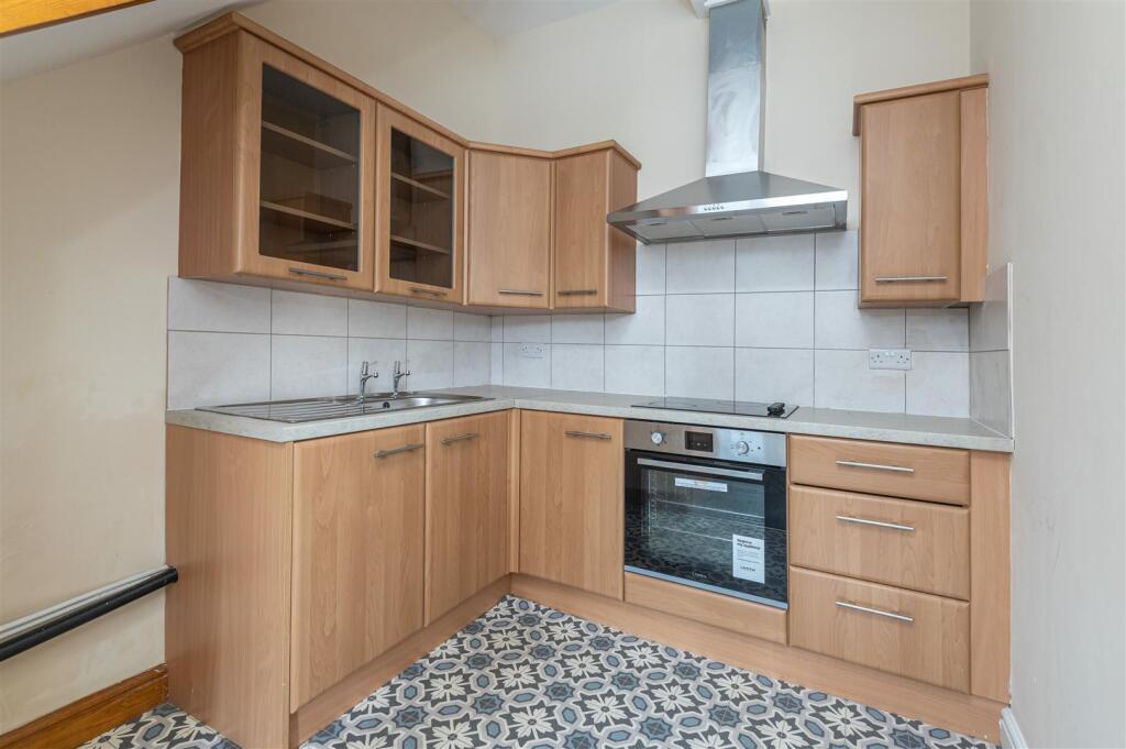 02 - 21 Saville Road HX5 0LA.jpg